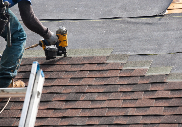 roofer installing new roof lincoln ne